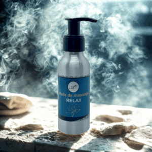 Huile de massage Relax de Savonnerie Art n’O, flacon avec pompe noir, étiquette bleue “RELAX” et motif fleur, ambiance spa naturelle.