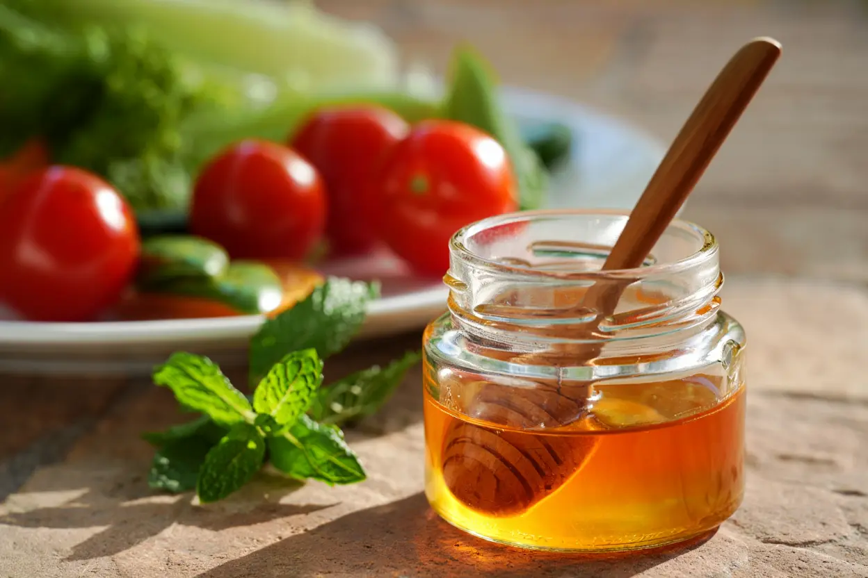 Remèdes naturels miel et légumes anti-acné