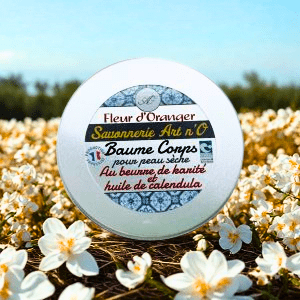 présentation du baume corps fleur d'oranger sur champ de fleur