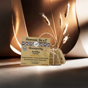 Shampoing aritha avec une étiquette en carton avec décor en papier beige
