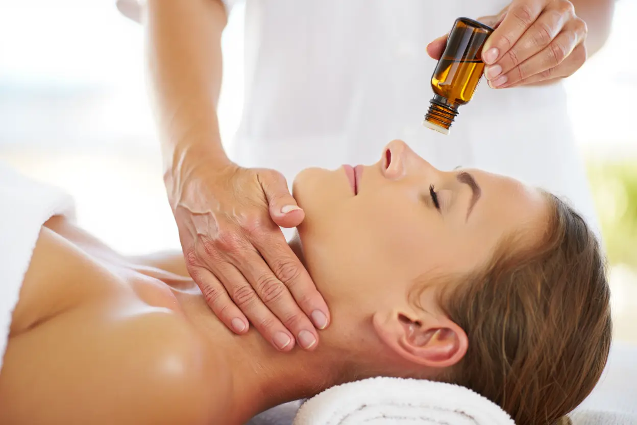 Application cutanée massage aromathérapie